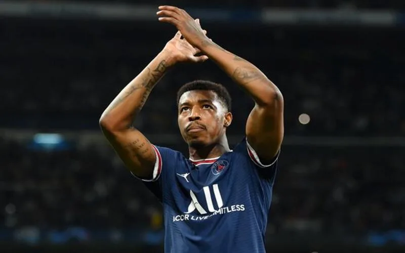 top trung ve psg da lam nen ten tuoi cho ga nha giau nuoc phap