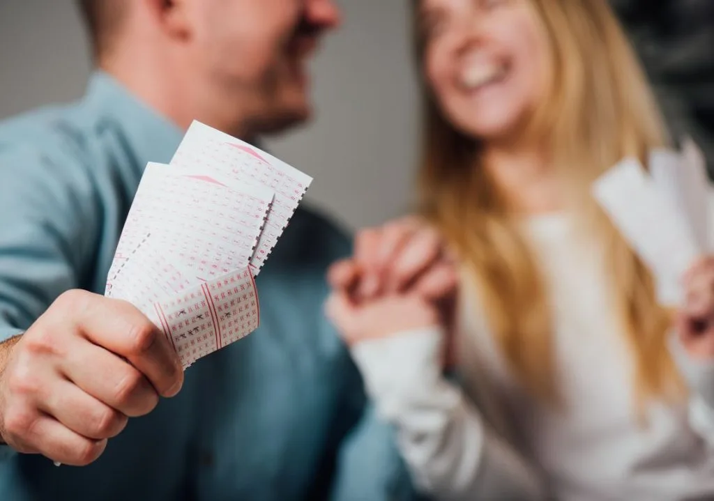 Nằm mơ thấy trúng số đánh con gì? Giải mã ý nghĩa chi tiết