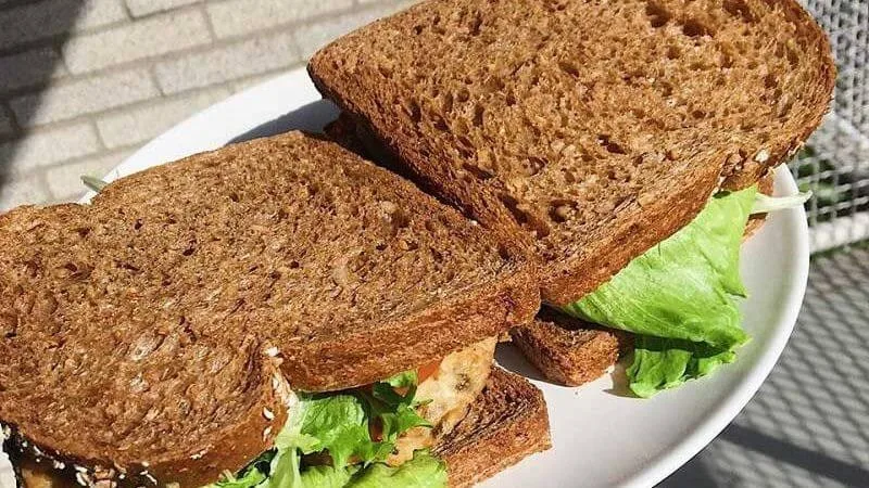 hoi-dap-an-banh-mi-nhieu-co-tot-khong-10203