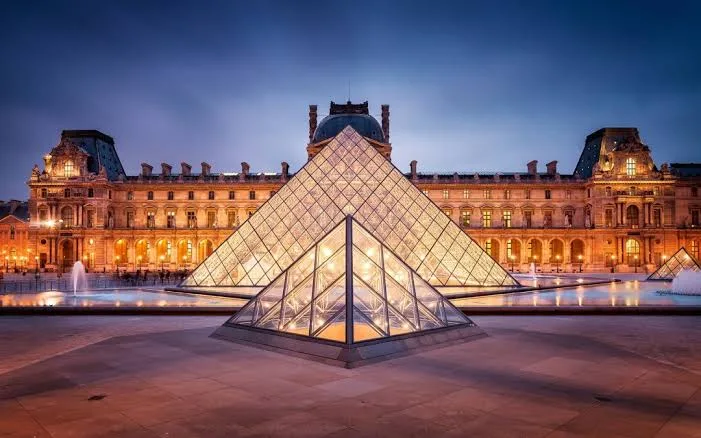 tim-hieu-ve-ky-quan-bao-tang-louvre-xáâ